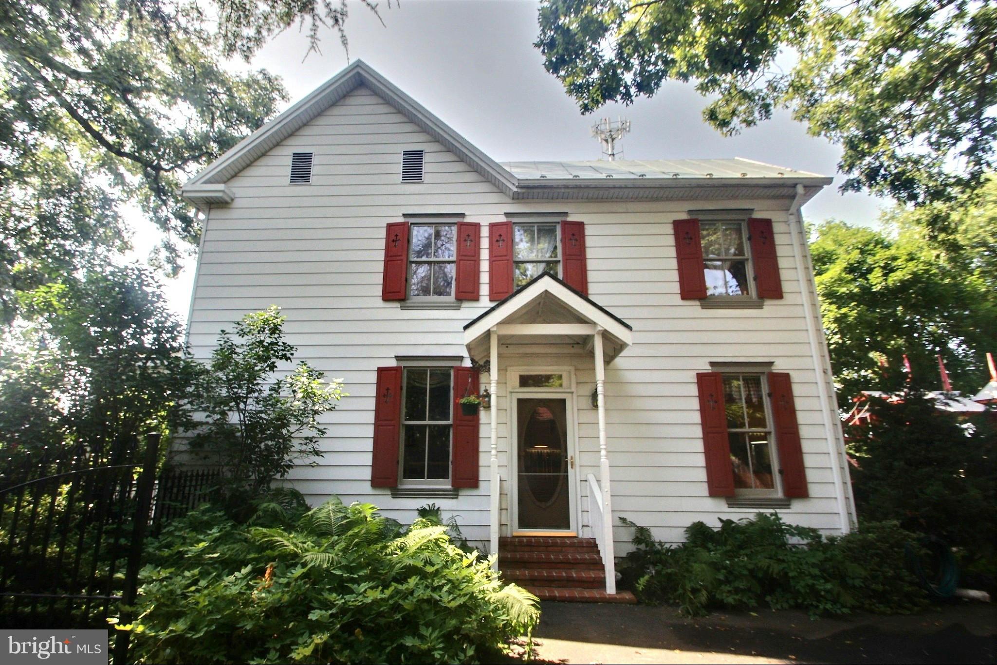 21404 Laytonsville Road Gaithersburg, MD 20882 - Photo 27 of 30 front view of a house with a yard