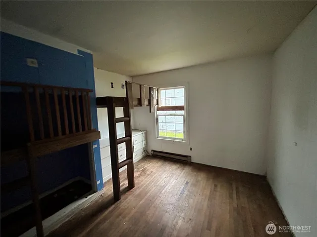 $129,900 | 1304 5th Street, Cosmopolis, WA 98537