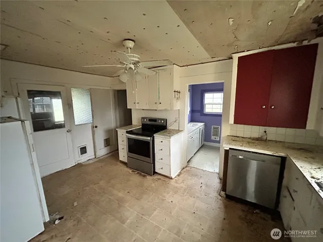 $129,900 | 1304 5th Street, Cosmopolis, WA 98537