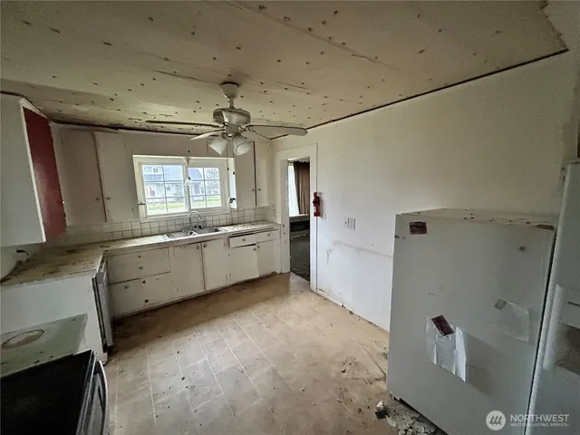 $129,900 | 1304 5th Street, Cosmopolis, WA 98537