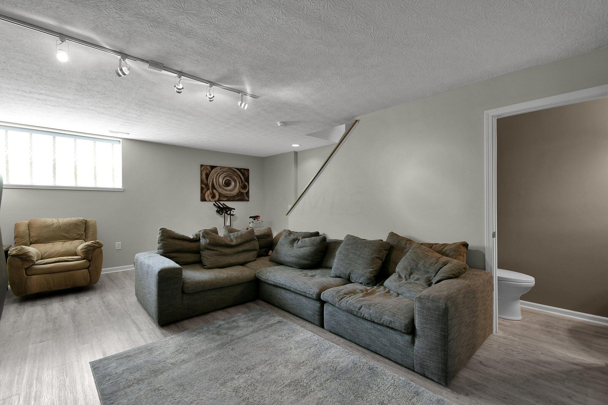 6206 Needletail Road Columbus, OH 43230 - Photo 15 of 25 17-web-or-mls-6206-needletail-rd