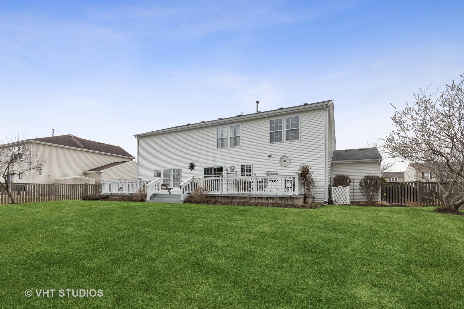 2621 Arbor Drive McHenry, IL 60050 - Photo 2 of 36 a front view of house with a garden