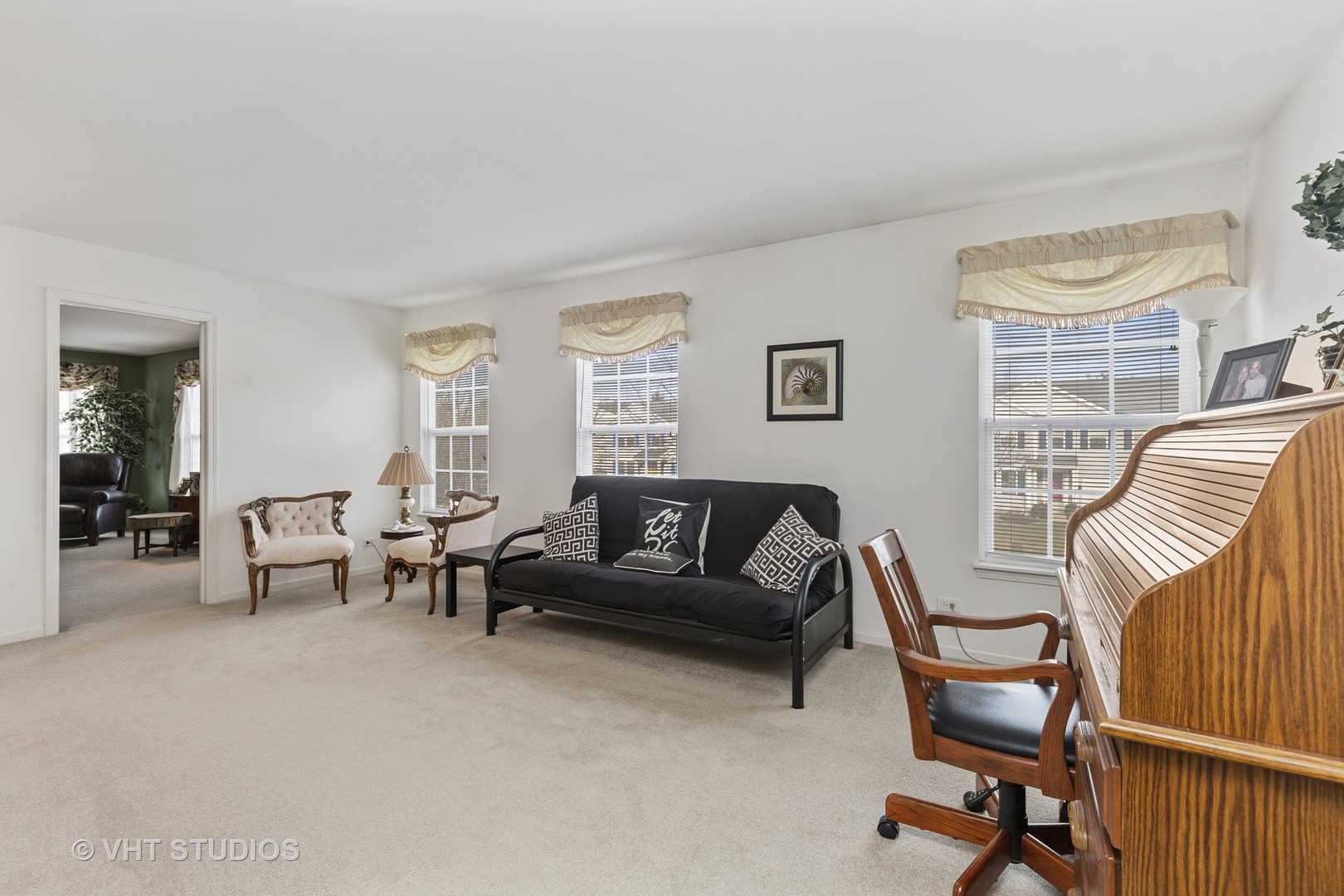 2621 Arbor Drive McHenry, IL 60050 - Photo 14 of 36 a living room with furniture and a window