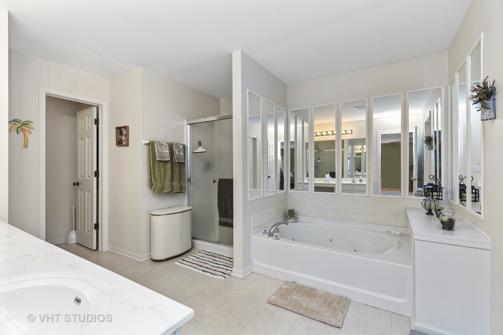 2621 Arbor Drive McHenry, IL 60050 - Photo 16 of 36 a bathroom with a bathtub and a shower