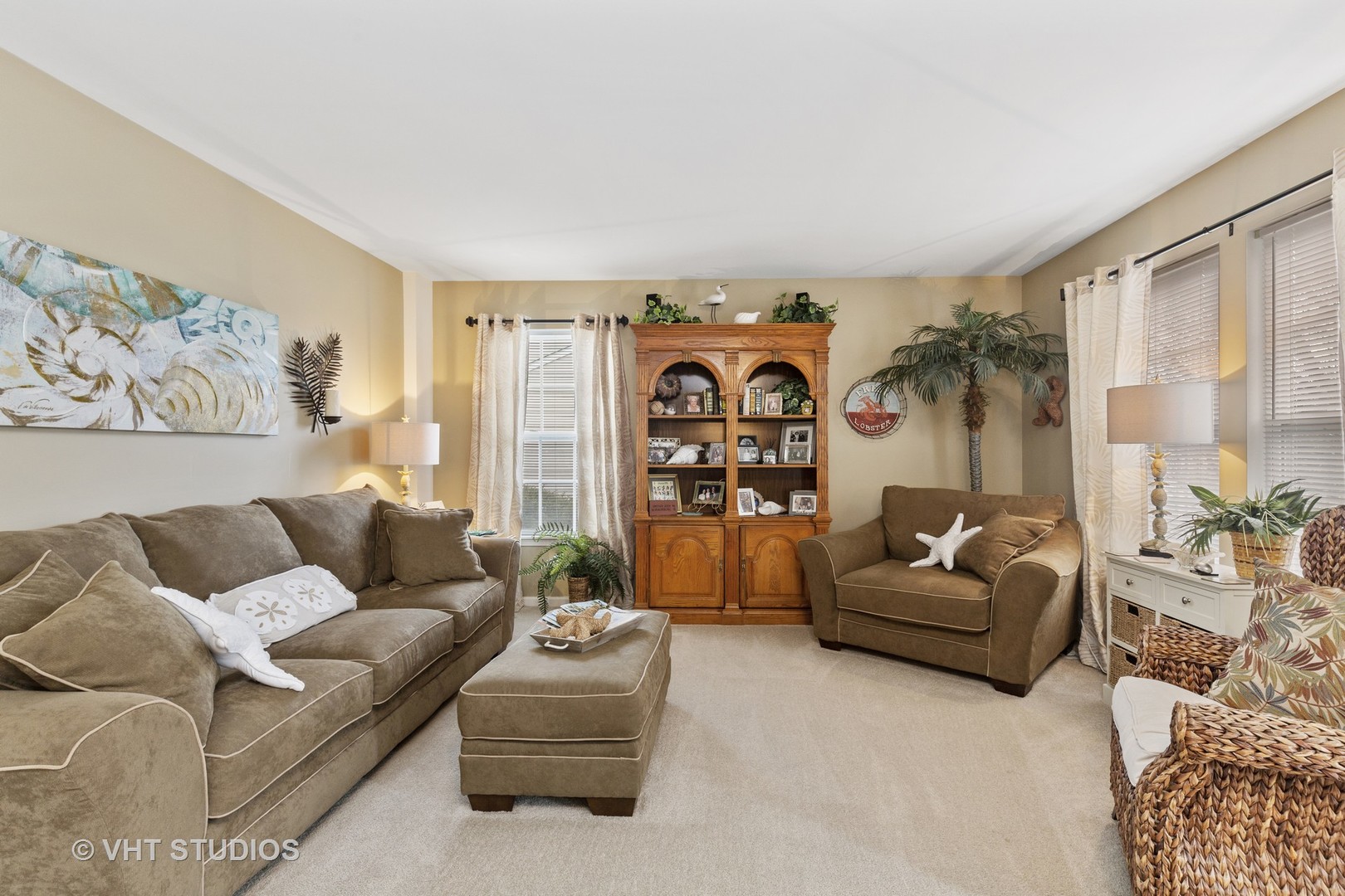 2621 Arbor Drive McHenry, IL 60050 - Photo 4 of 36 a living room with furniture and a large window