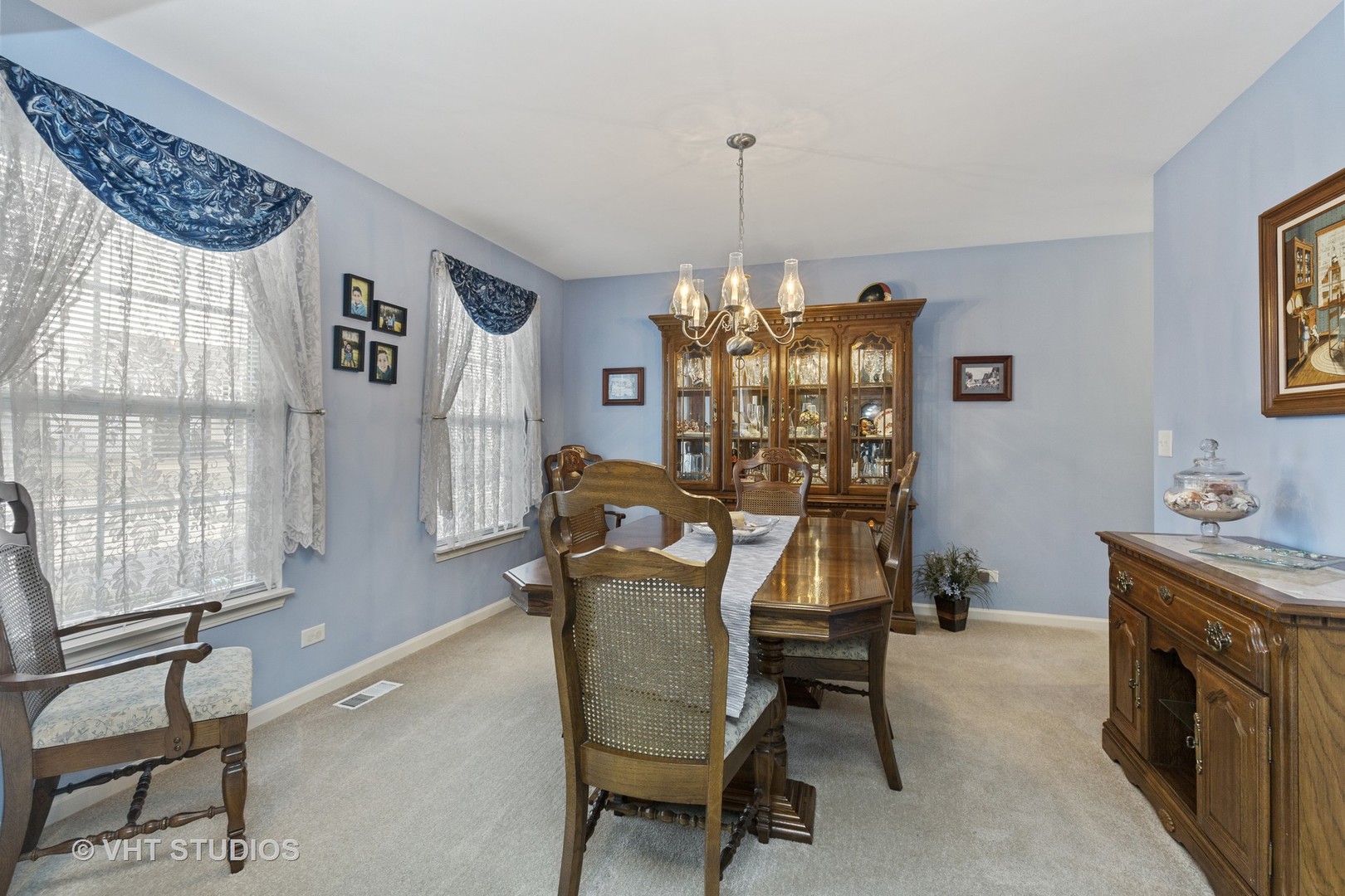 2621 Arbor Drive McHenry, IL 60050 - Photo 6 of 36 a view of a livingroom with furniture and a window