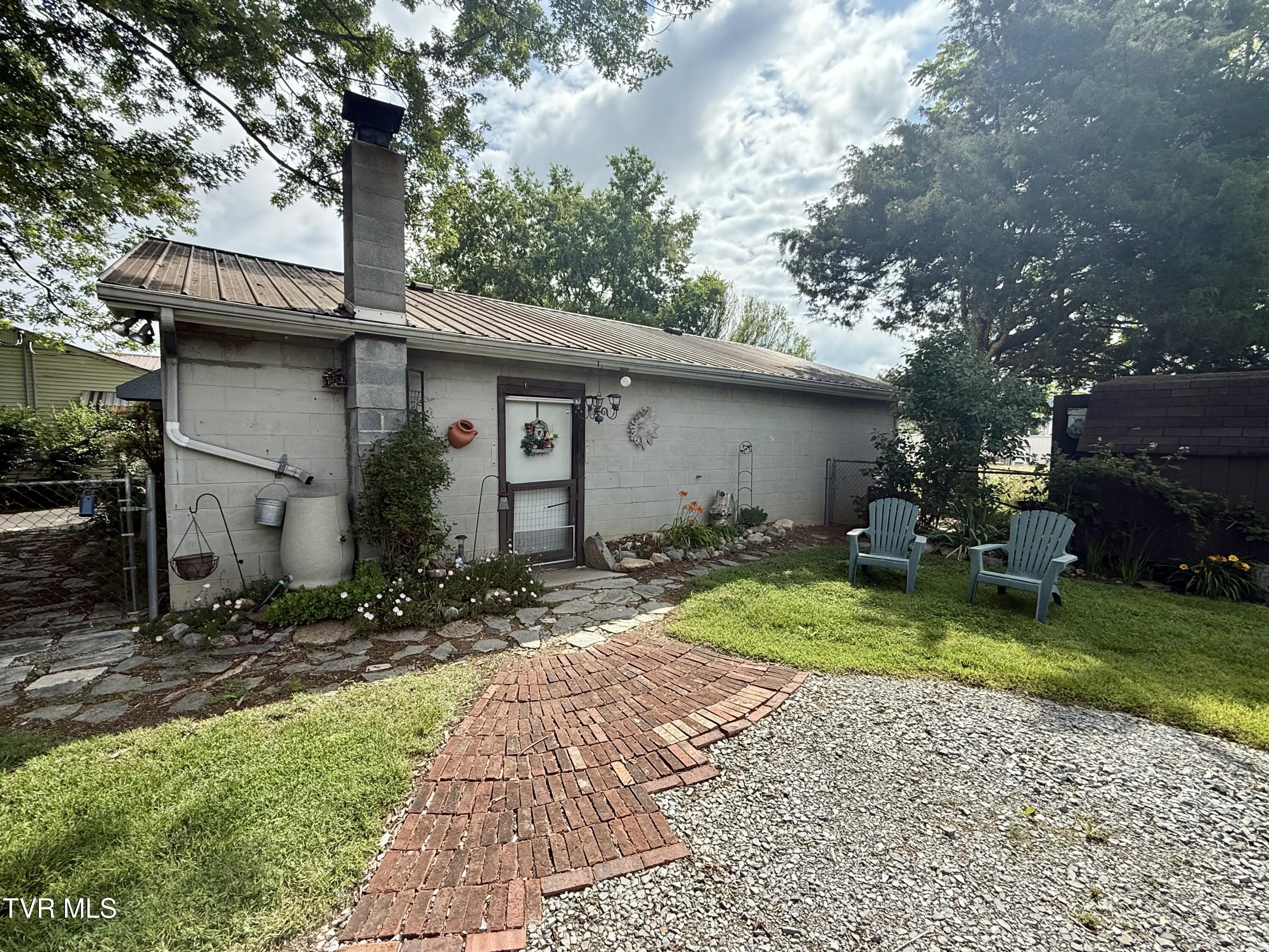 2931 Watauga Road Johnson City, TN 37601 - Photo 4 of 40 IMG_6407