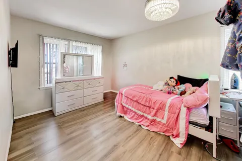 $255,000 | 6751 South St Lawrence Avenue, Chicago, IL 60637