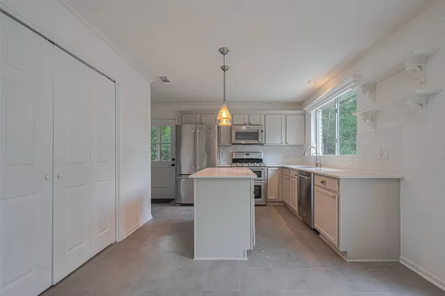 $3,795 | 3 Sandpebble Drive, The Woodlands, TX 77381