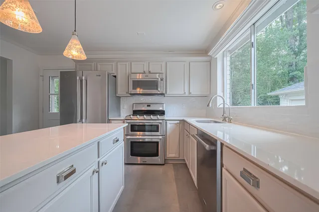 $3,795 | 3 Sandpebble Drive, The Woodlands, TX 77381