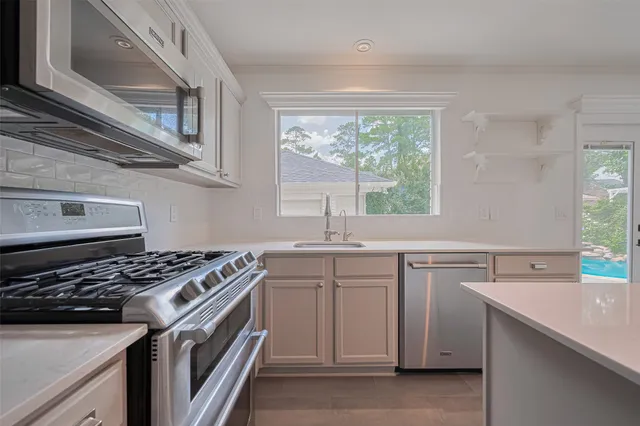 $3,795 | 3 Sandpebble Drive, The Woodlands, TX 77381