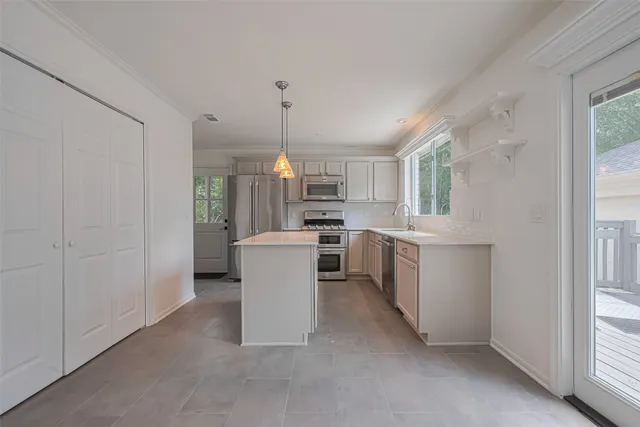 $3,795 | 3 Sandpebble Drive, The Woodlands, TX 77381