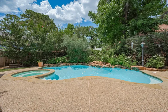 $3,795 | 3 Sandpebble Drive, The Woodlands, TX 77381