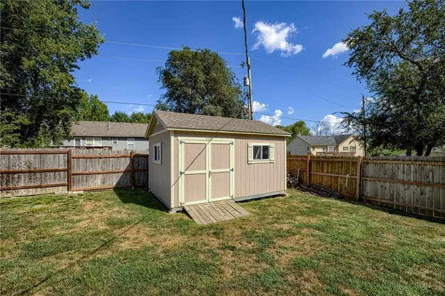 $420,000 | 129 Crestview Court, Lansing, KS 66043