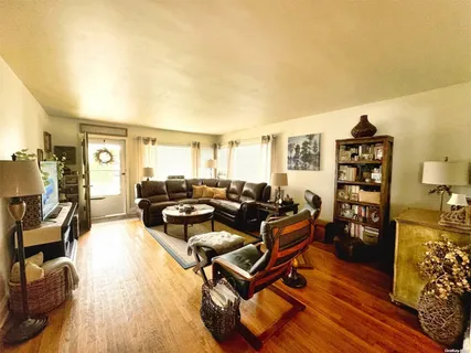 $569,000 | 768 Hickory Street, Lindenhurst, NY 11757