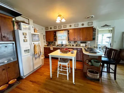 $569,000 | 768 Hickory Street, Lindenhurst, NY 11757