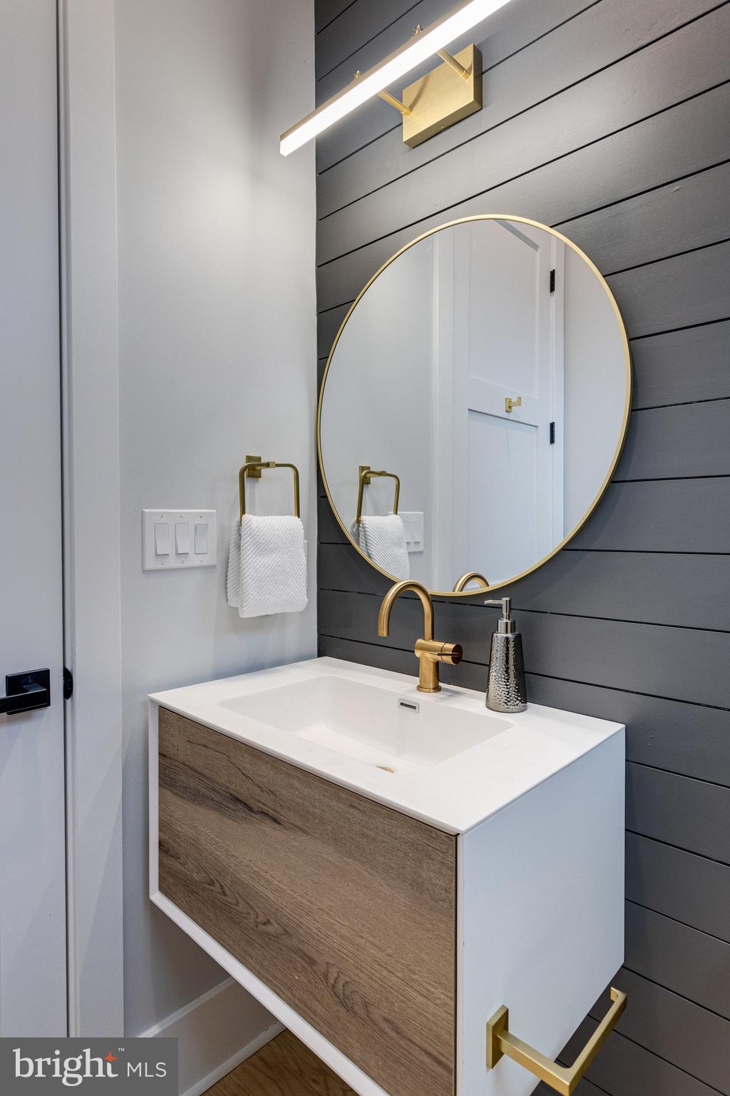 1952 Foxhall Road McLean, VA 22101 - Photo 32 of 99 Main Level Powder Room