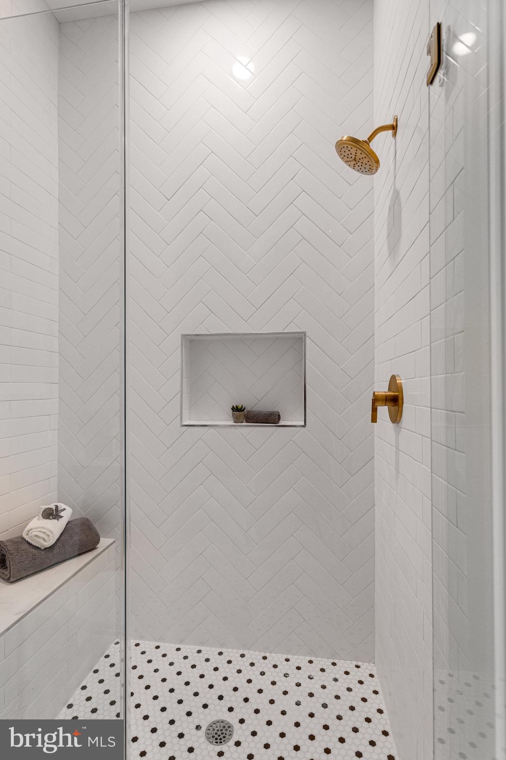 1952 Foxhall Road McLean, VA 22101 - Photo 38 of 99 Ceramic tiles