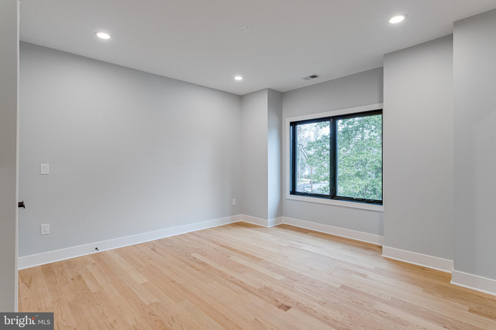 1952 Foxhall Road McLean, VA 22101 - Photo 57 of 99 Bedroom