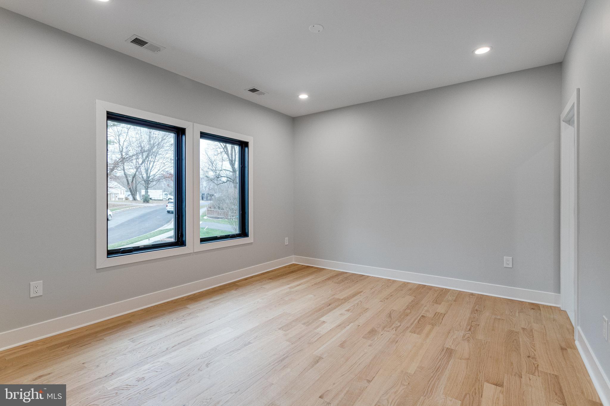 1952 Foxhall Road McLean, VA 22101 - Photo 66 of 99 Bedroom