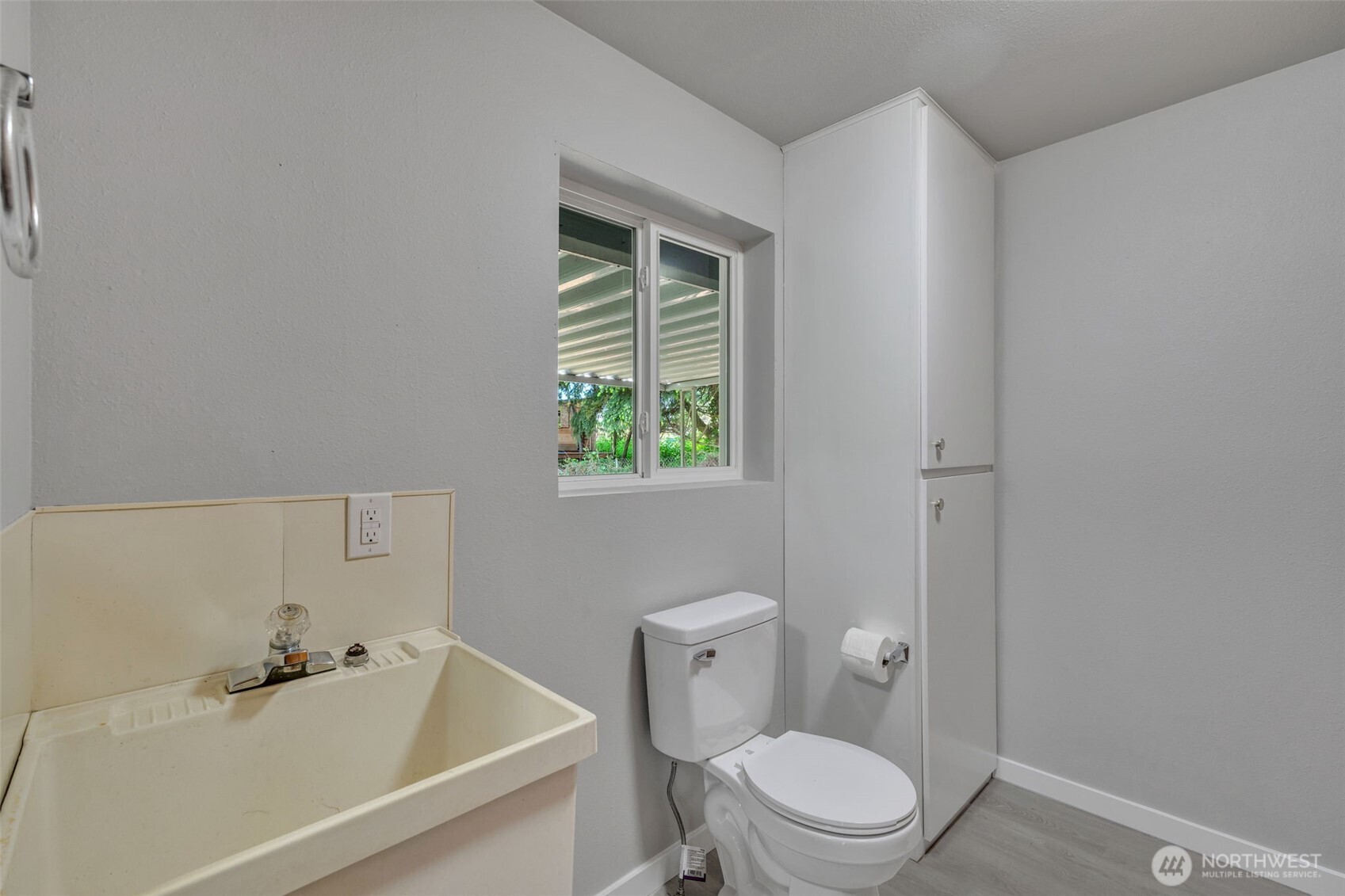 12833 9th Avenue Southwest Burien, WA 98146 - Photo 17 of 39
