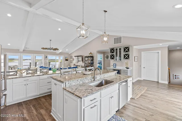 $2,150,000 | 916 Bumblebee Lane, Topsail Beach, NC 28445