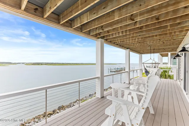 $2,150,000 | 916 Bumblebee Lane, Topsail Beach, NC 28445