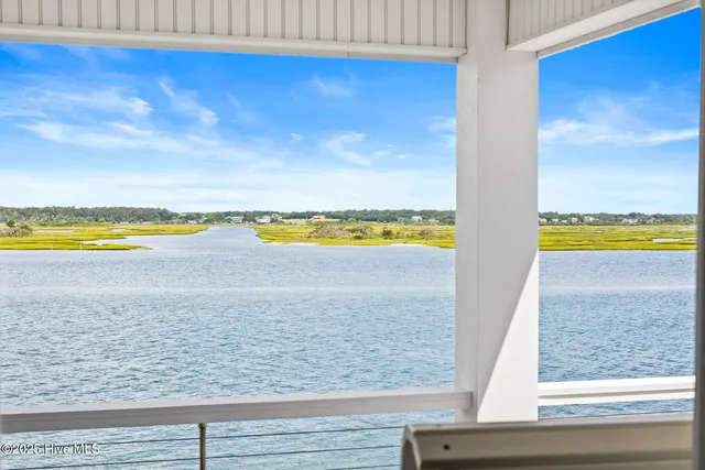 $2,150,000 | 916 Bumblebee Lane, Topsail Beach, NC 28445