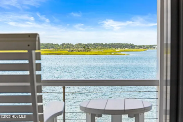 $2,150,000 | 916 Bumblebee Lane, Topsail Beach, NC 28445