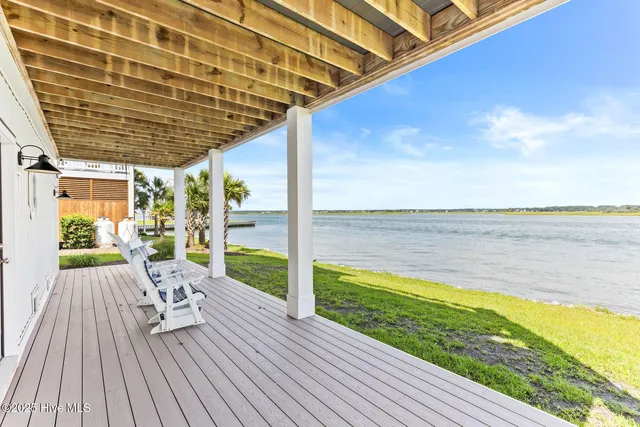 $2,150,000 | 916 Bumblebee Lane, Topsail Beach, NC 28445