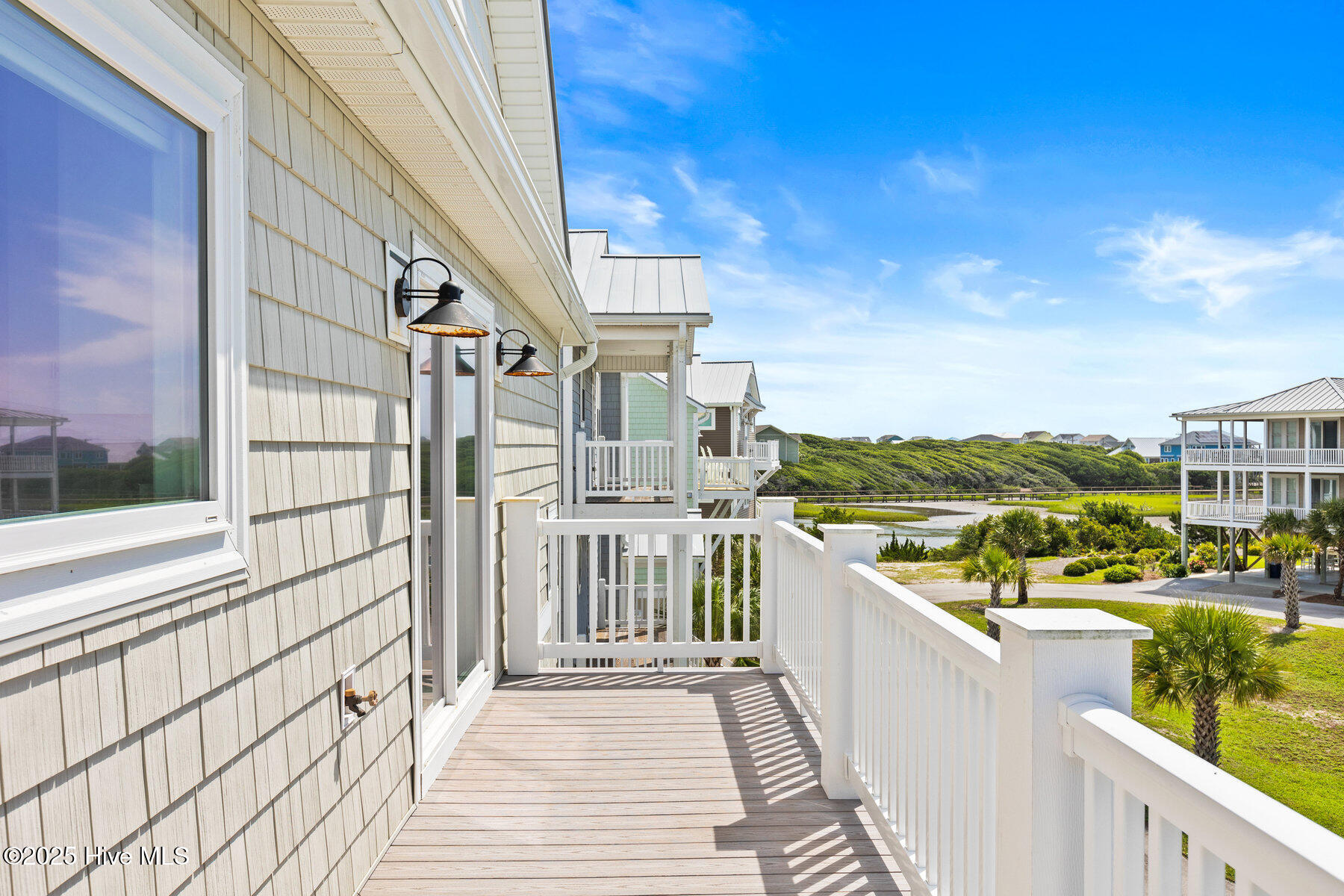 916 Bumblebee Lane Topsail Beach, NC 28445 - Photo 7 of 72 046_916_bumble_bee_lane-46_923