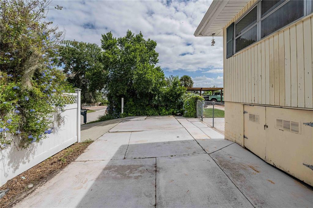 5110 Lakeland Highlands Road Lakeland, FL 33813 - Photo 38 of 40 a view of a back yard of the house