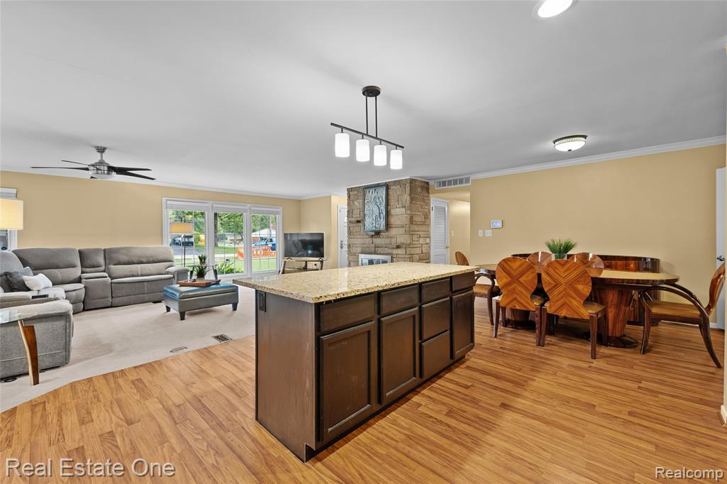 28257 New Castle Road Farmington Hills, MI 48331 - Photo 9 of 32