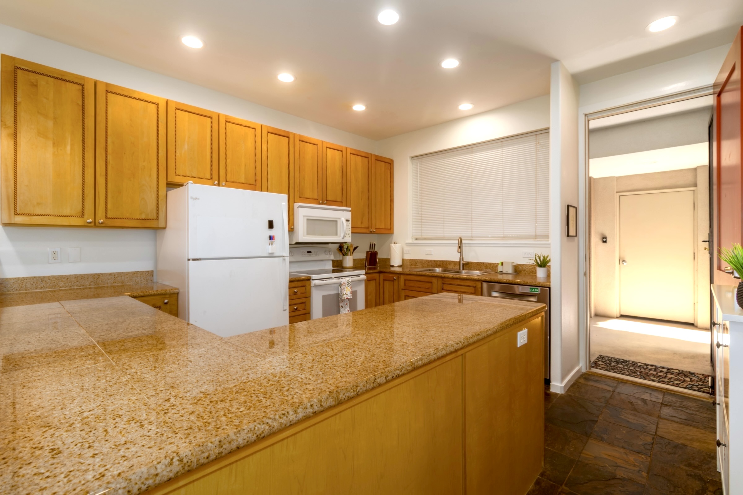 75-346 Hualalai Road, Unit E101 Kailua-Kona, HI 96740 - Photo 4 of 29