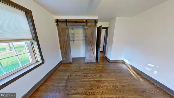 a view of empty room with window