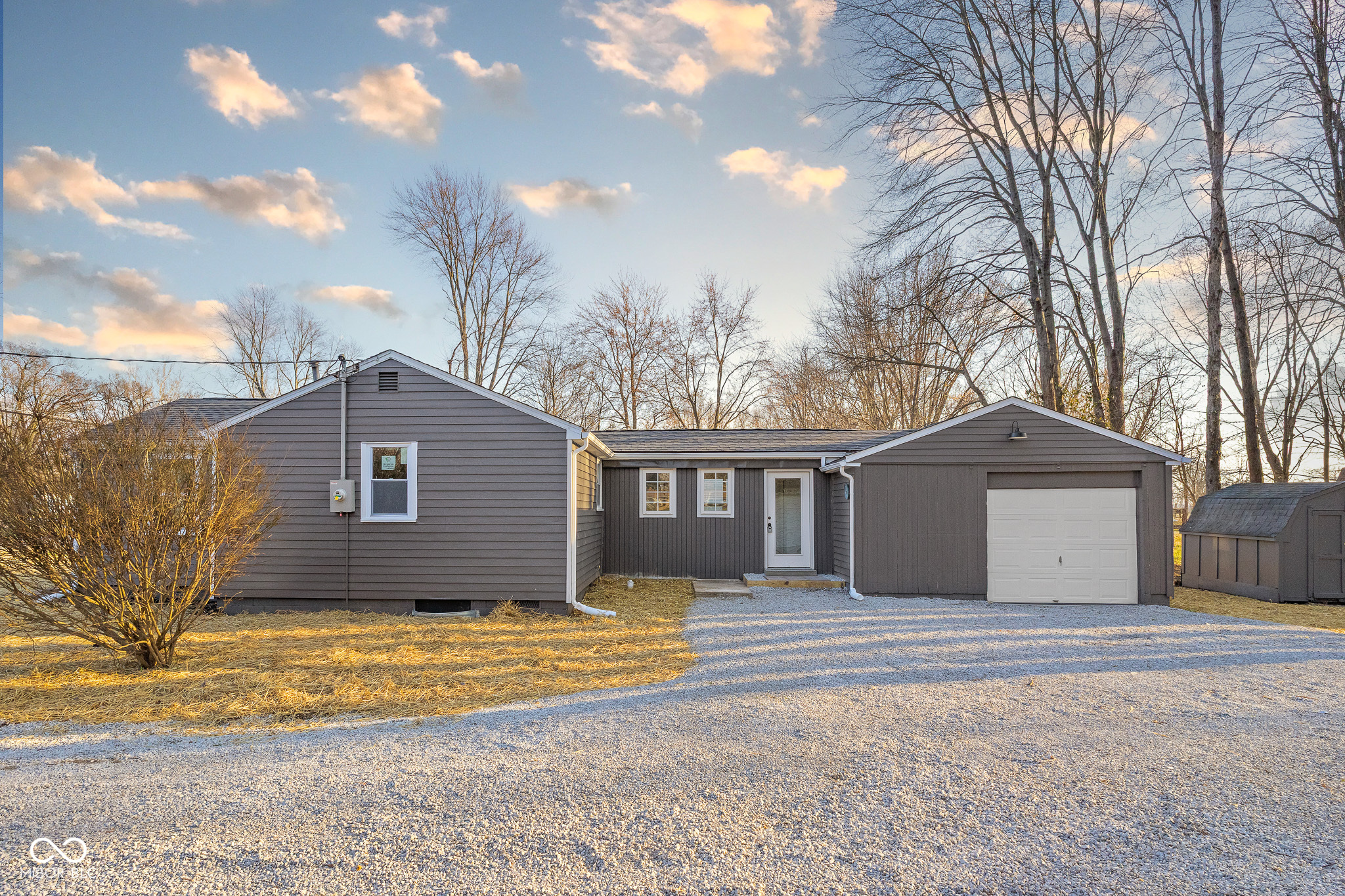 426 Della Road Columbus, IN 47203 - Photo 3 of 37 Gallery Image 3