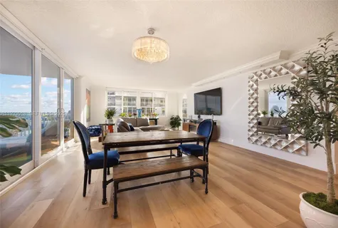 $850,000 | 5401 Collins Avenue, Unit 102, Miami Beach, FL 33140