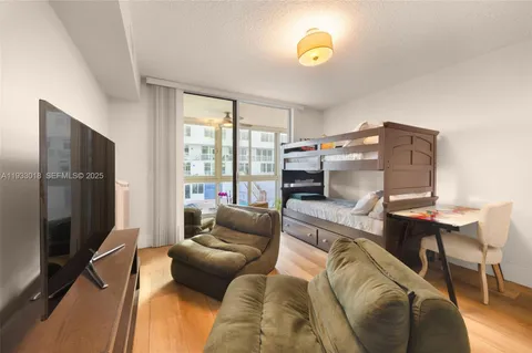 $850,000 | 5401 Collins Avenue, Unit 102, Miami Beach, FL 33140