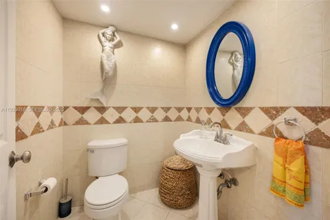 $850,000 | 5401 Collins Avenue, Unit 102, Miami Beach, FL 33140