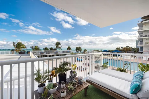 $850,000 | 5401 Collins Avenue, Unit 102, Miami Beach, FL 33140