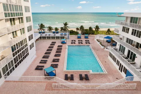 $850,000 | 5401 Collins Avenue, Unit 102, Miami Beach, FL 33140