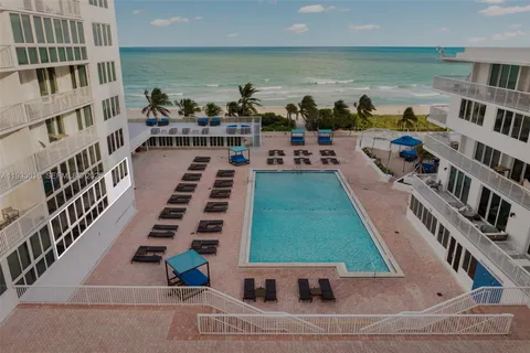 $850,000 | 5401 Collins Avenue, Unit 102, Miami Beach, FL 33140