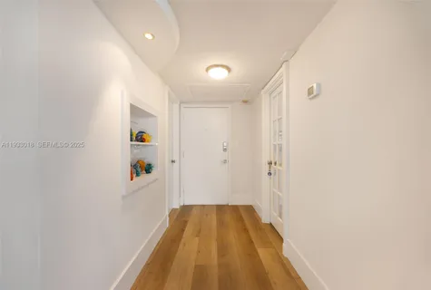 $850,000 | 5401 Collins Avenue, Unit 102, Miami Beach, FL 33140