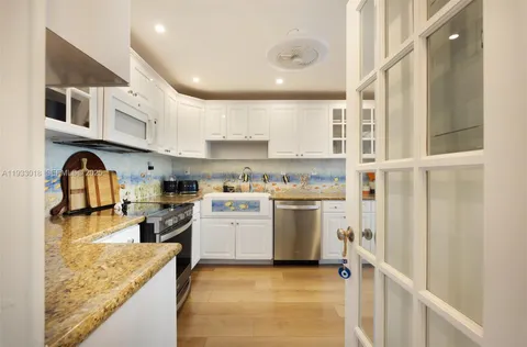 $850,000 | 5401 Collins Avenue, Unit 102, Miami Beach, FL 33140