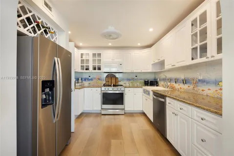 $850,000 | 5401 Collins Avenue, Unit 102, Miami Beach, FL 33140