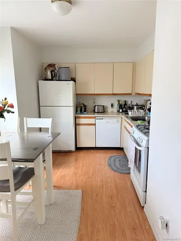 $244,900 | 5 Dogwood Court, Unit 5, Selden, NY 11784