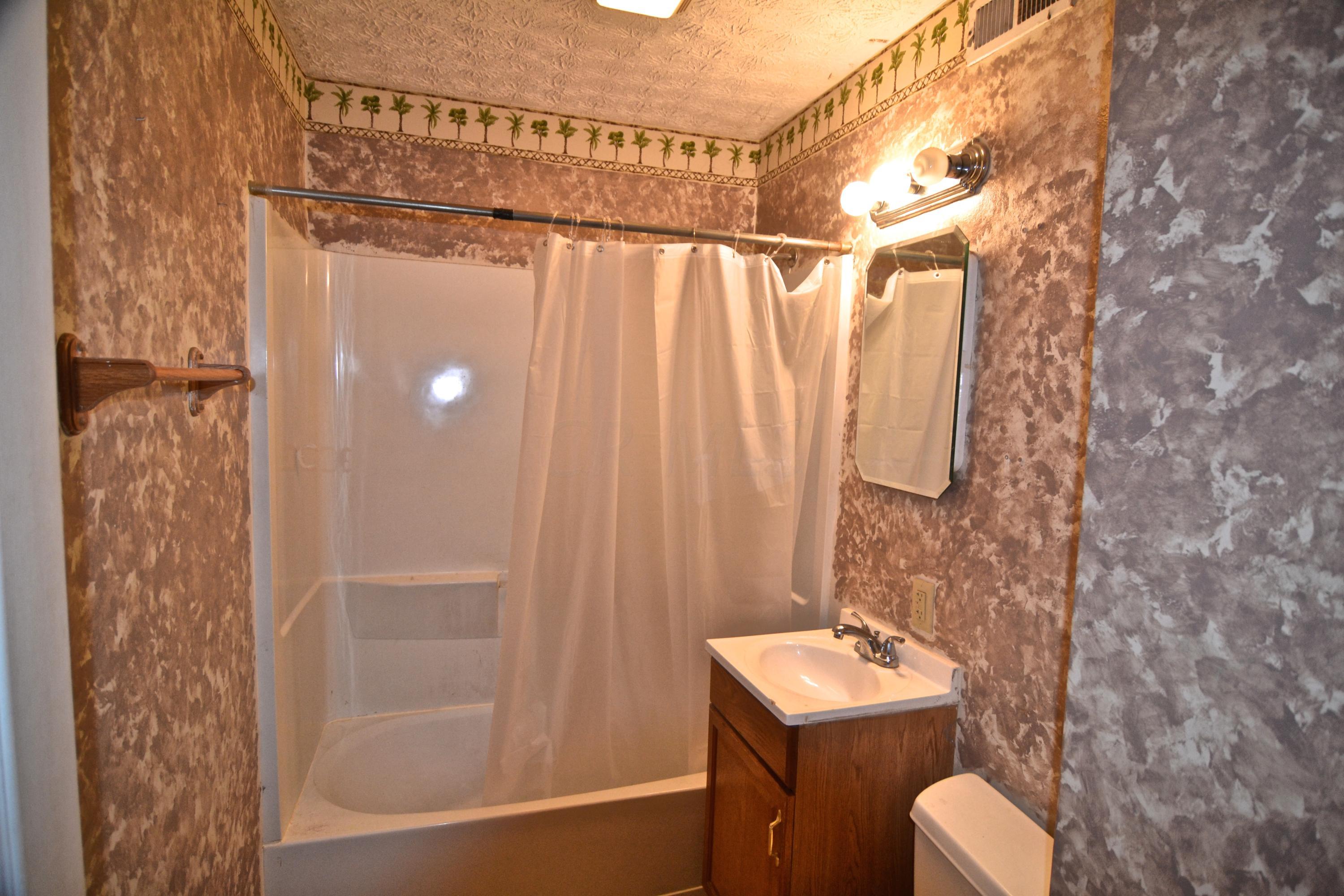 217 Ross Road Whitehall, OH 43213 - Photo 11 of 12 Gallery Image 11