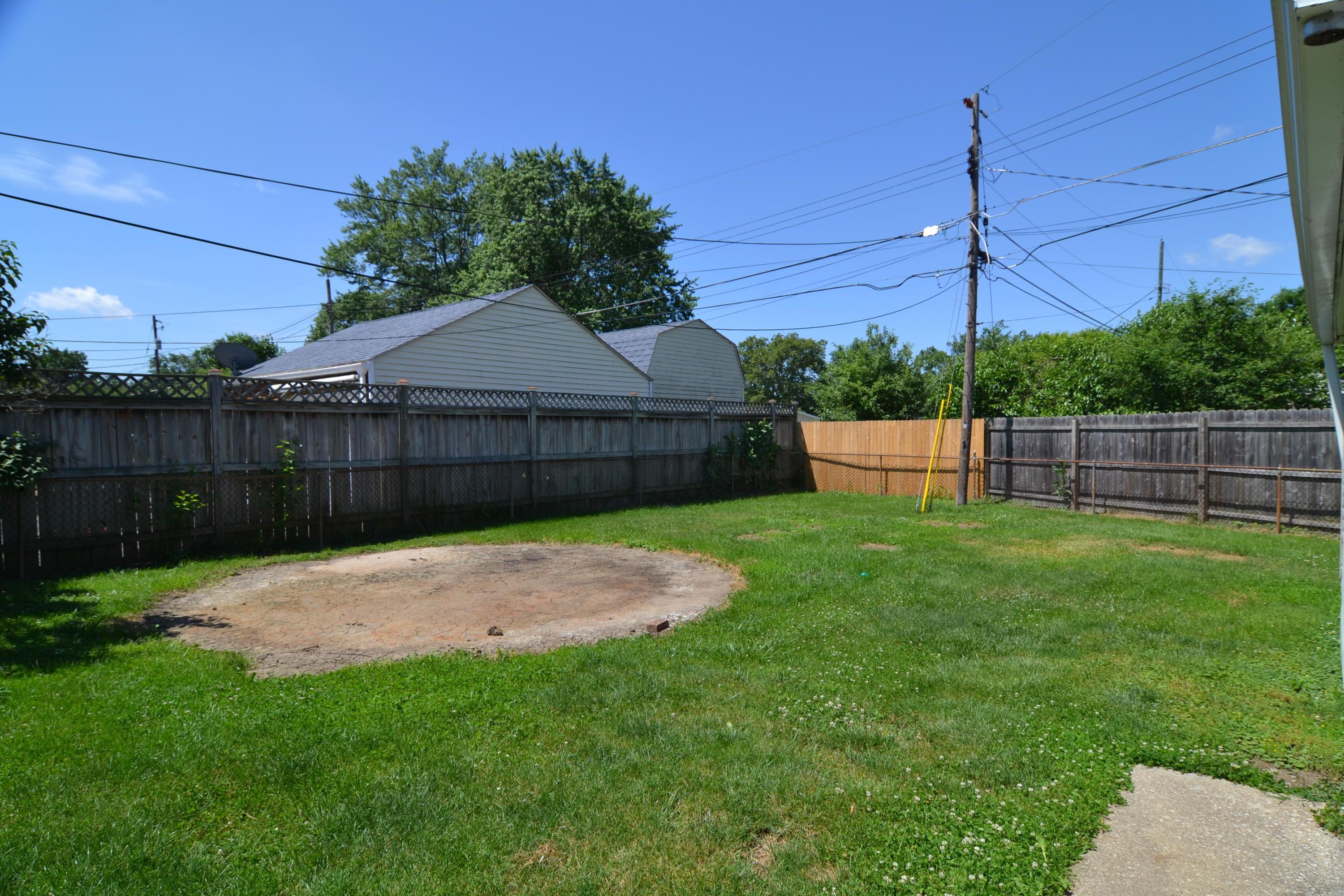 217 Ross Road Whitehall, OH 43213 - Photo 3 of 12 Gallery Image 3