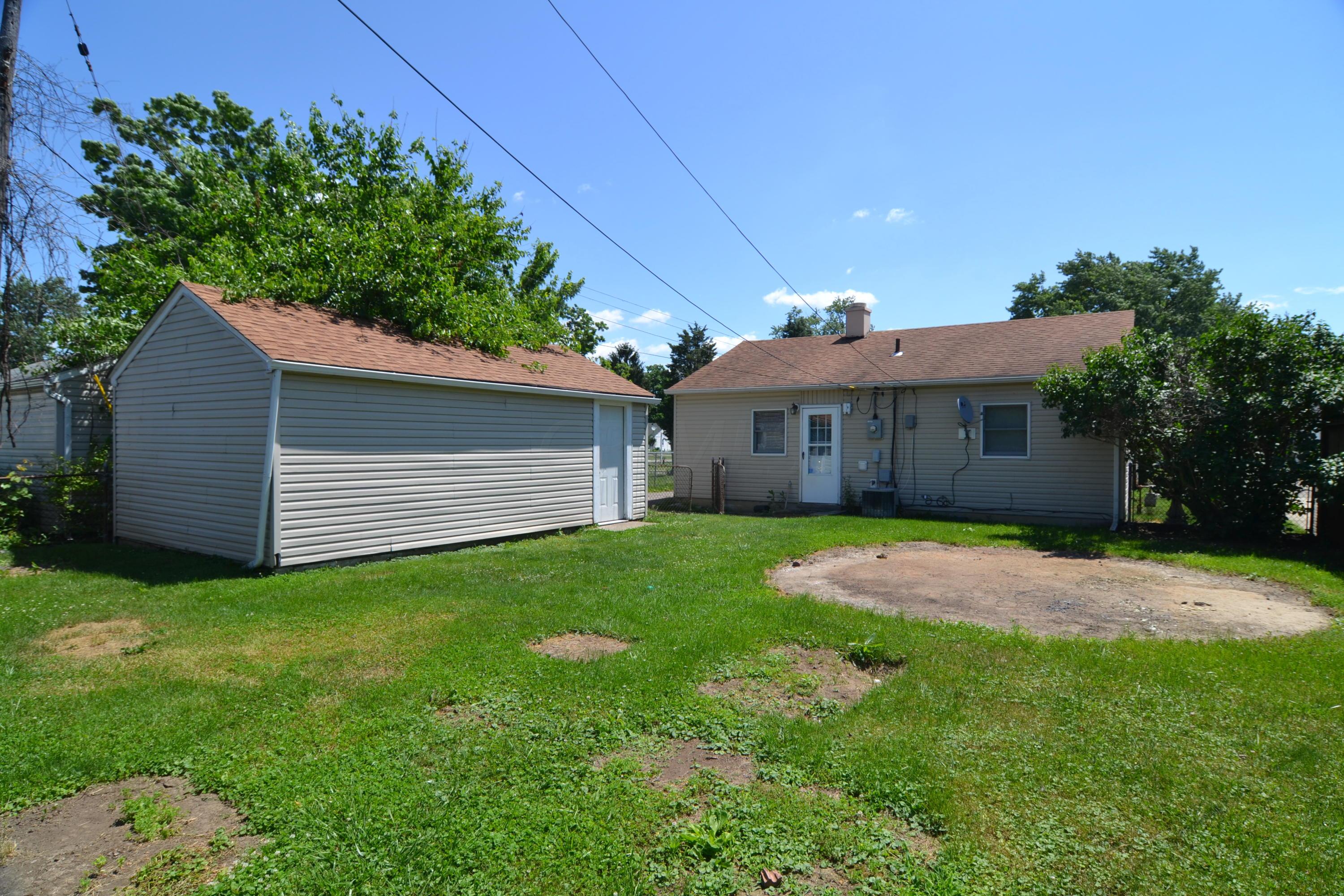 217 Ross Road Whitehall, OH 43213 - Photo 4 of 12 Gallery Image 4
