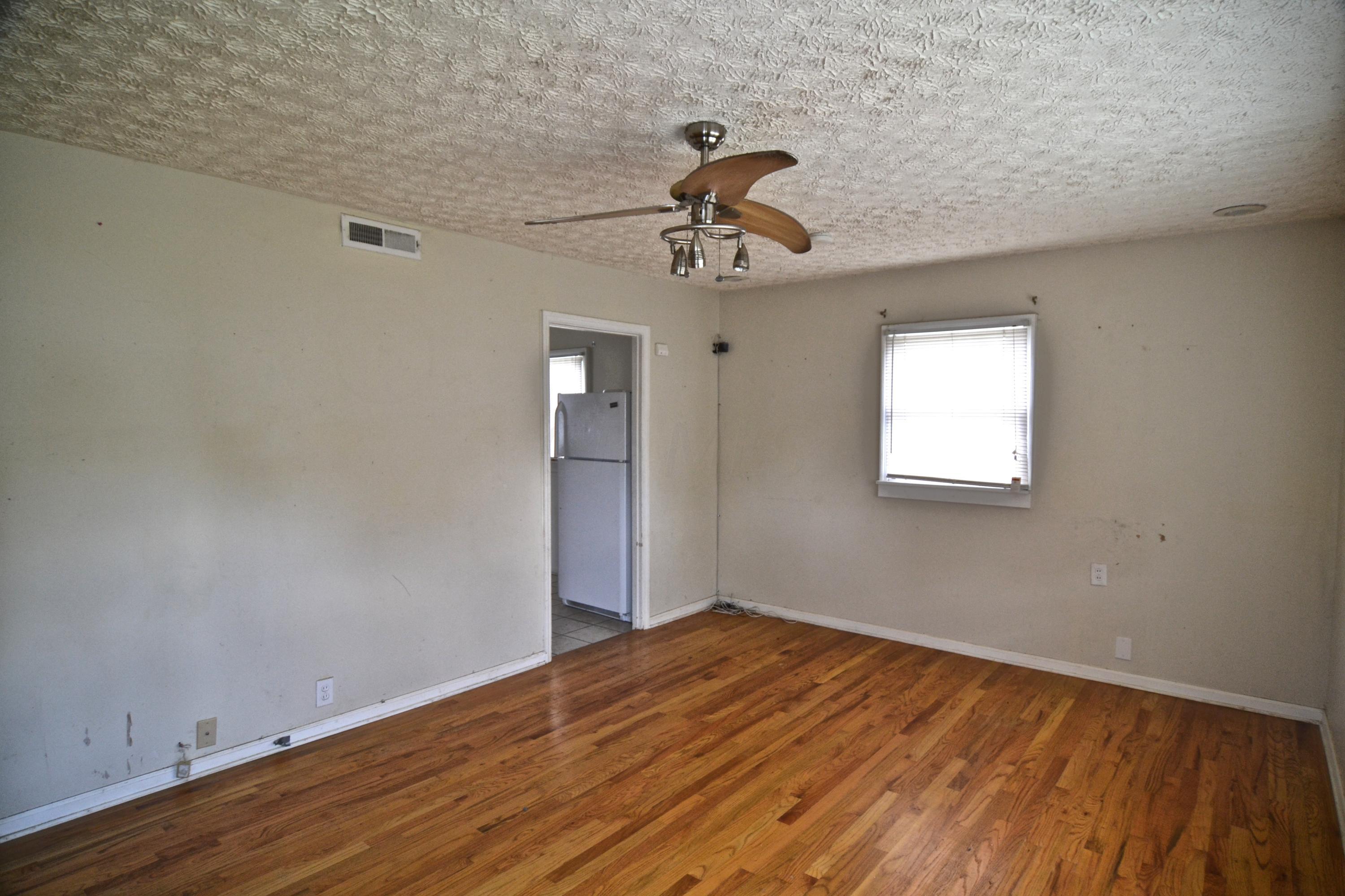 217 Ross Road Whitehall, OH 43213 - Photo 5 of 12 Gallery Image 5